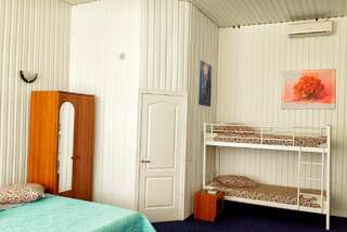 Комплексы для отдыха с коттеджами/бунгало База отдыха Дунай Измаил Кровать в общем 8-местном номере для мужчин и женщин-1